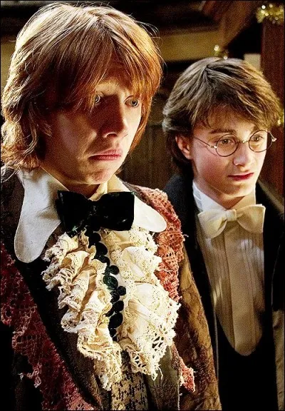 Quel professeur apprend &agrave; Ron &agrave; danser lors du bal ?