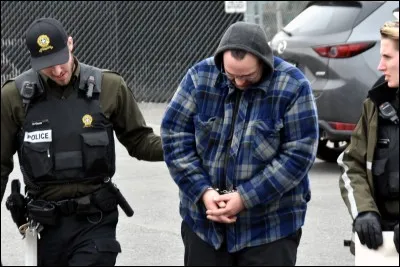 La Constitution du 4 octobre 1958 garantit ... via l'autorité judiciaire.