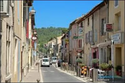 Nous terminons notre balade en région P.A.C.A., à Villelaure. Ville du parc naturel régional du Luberon, il se situe dans le département ...