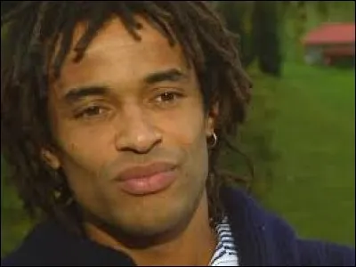 Complétez le titre de cette chanson : "Simon para...