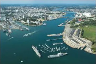 Lorient est une ville bretonne.