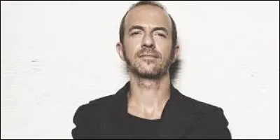 Complétez le titre de cette chanson : "Je joue de la...