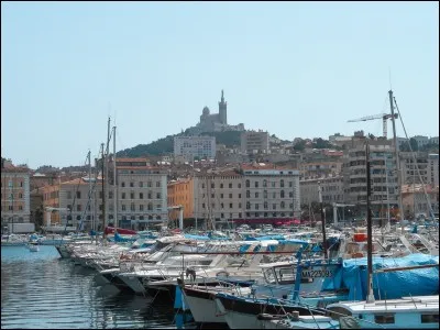 Quel était le nom des Grecs qui fondèrent la ville de Marseille ?