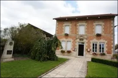 Nous sommes dans le Grand-Est, à Nuisement-sur-Coole. Village de Champagne Crayeuse, dans la vallée de la Coole, il se situe dans le département ...