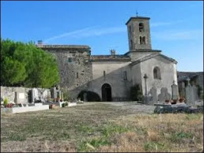 Voici l'église Saint-Pierre du hameau de Rochecolombe, dépendant de Sauverplantade. Village Ardéchois, il se situe dans l'ancienne région ...