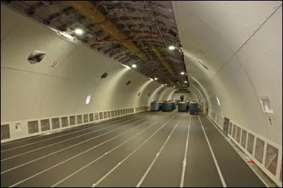 Dans ce lieu, nous pouvons entreposer des bagages, des marchandises...Comment se nomme cet endroit ?