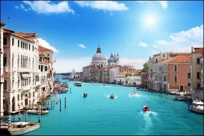 Laquelle de ces phrases italiennes n'a pas de rapport avec les sentiments ?