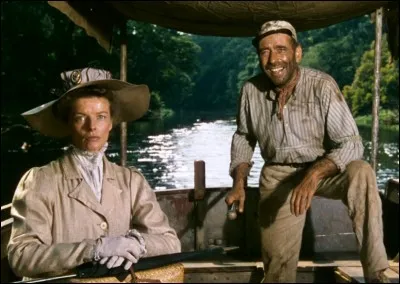 Le cadre est l'Afrique orientale en 1915 : Charlie Allnut, américain, transporte sur son bateau toutes sortes de marchandises qu'il distribue dans les villages. Quel est ce film, avec Katharine Hepburn et Humphrey Bogart, qui évoque l'Afrique Orientale allemande et la Bataille du Lac Tanganyika ?