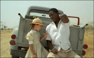 Au Cameroun, peu de temps avant l'indépendance : une petite localité de l'administration Française, loin de tout, où vivent l'administrateur Marc Dalens (François Cluzet) et sa femme Aimée : quel est ce film ?