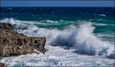 Dans quel océan l'île française Europa est-elle située ?