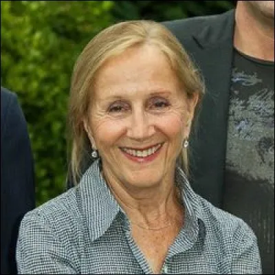 Elle s'est fait connaître du grand public par son rôle de madame Le Quesnoy dans "La Vie est un long fleuve tranquille"; elle a été ensuite Evelyne dans "J'embrasse" et Yvette Evrard, la mère d'Alain dans "Quelques heures de printemps" : c'est ...