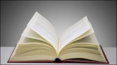 Combien de mots y a-t-il dans un livre de 200 pages contenant une moyenne de 120 mots par page ?