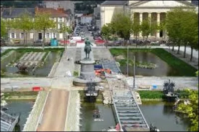 Cette ville de Vend&eacute;e, fond&eacute;e par d&eacute;cret imp&eacute;rial le 25 mai 1804, s'est nomm&eacute;e "Napol&eacute;on" de 1804 &agrave; 1814. C'est ...