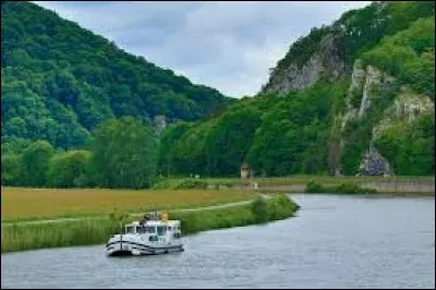 Le département portant le numéro 25 est le...