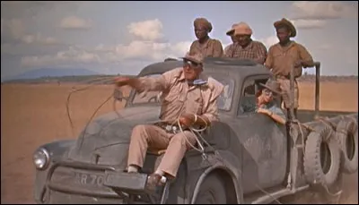 Un groupe d'aventuriers r&eacute;sidant pr&egrave;s d'Arusha, dans l'Afrique des Grands Lacs, s'est engag&eacute; dans l'activit&eacute; lucrative et dangereuse d'attraper des animaux sauvages pour les vendre &agrave; des zoos : quel est ce film d'Howard Hawks avec John Wayne ?