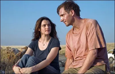 Au Kenya, le diplomate britannique Justin Quayle retrouve sa femme Tessa, militante altermondialiste, assassin&eacute;e dans la brousse. Il s'agit de ...