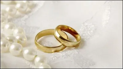 Qui doit garder les alliances jusqu'au jour du mariage ?