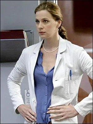 Qui joue le r�le du Docteur Amber Volakis ?
