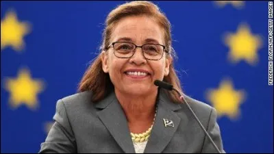 C'est en janvier 2016 que Hilda Heine est élue par le parlement pour devenir la première présidente à la tête de cette République, ce qui fait aussi de Hilda Heine, la première femme à la tête d'un état océanien. Après des études à l'université d'Oregon, elle obtient une maîtrise à l'université d'Hawaï en 1975. Quel pays dirige-t-elle ?