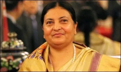 Bidhya Devi Bhandari est une militante féministe, première femme au pouvoir dans son pays, elle est surtout la deuxième personne à occuper cette fonction depuis l'abolition de la monarchie, faisant de ce pays d'Asie " un État indépendant, indivisible, souverain, laïc et une république démocratique ". Elle est ainsi entrée en fonction le 29 octobre 2015, pour 5 ans. Quel pays dirige-t-elle ?