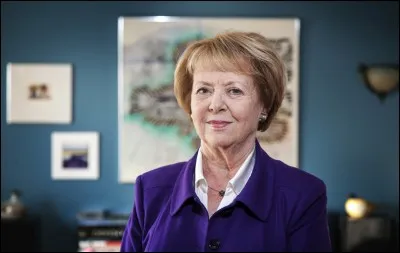 Vigdís Finnbogadóttir fut la première femme élue présidente de son pays au suffrage universel, c'est-à-dire démocratiquement. Elle dirige cette république d'Europe pendant 16 ans. Elle cumulera ainsi 4 mandats, et se retirera le 1er août 1996. Quel pays dirigea-t-elle ?