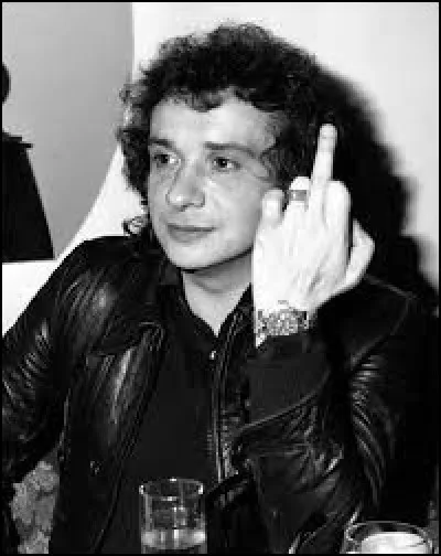 Complétez les paroles de la chanson ''Le France'' de Michel Sardou.

''Que le plus grand navire de guerre
Ait le courage de me couler,
Le cul tourné à ----------------,
Pays breton où je suis né''