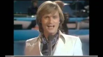 ''Dansez maintenant'' est une reprise de Dave. Le titre original était ''Moonlight Serenade''. Qui l'avait composé en 1939 ?