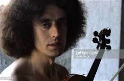 ''Le Don du cerf'' est une chanson d'Angelo Branduardi. À quel moment de l'année a lieu la période de reproduction de cet animal ?