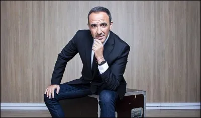 Pour quel chanteur est-il parrain de son association ?