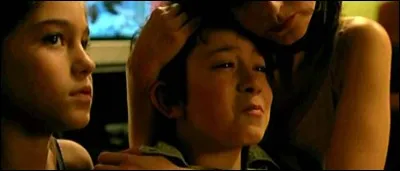 De quoi César a-t-il traité son père devant Sarah, son amie qui passait une nuit chez lui ?