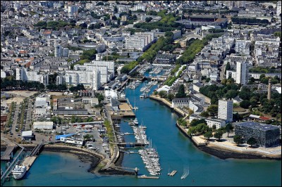 Cette ville bretonne, née en 1666 avec les installations la compagnie des Indes puis de la Marine royale, c'est ...