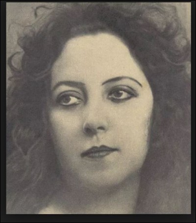 1920-Mystérieuse Musidora qui fascine son public et qui finit toujours par le séduire. Qui est cet illustre poète qui a écrit "Une jeunesse toute entière tomba amoureuse de Musidora" ?