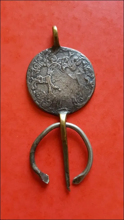 Quelques os ont changé de nom. Quel est celui qui était appelé anciennement péroné ?