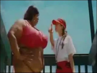 Pourquoi cette dame ne peut-elle pas faire le toboggan de la mort ?