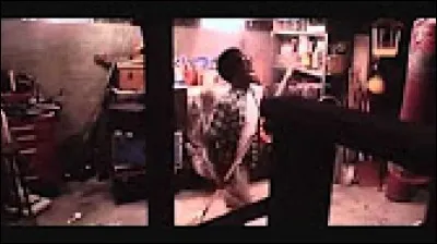 Que dit le monsieur quand il balaye le grenier ?