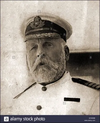 Sur quel autre paquebot, le capitaine Edward Smith avait-il pris les commandes après les avoir pris sur l'Olympic ?