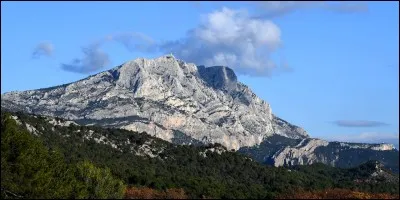 Dans quel département se situe Aix-les-Bains, connue pour sa station balnéaire et thermale ?
