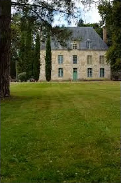 Je vous propose de partir dans la Sarthe à la découverte du château de la Haille, à Chahaignes. Nous sommes en région ...
