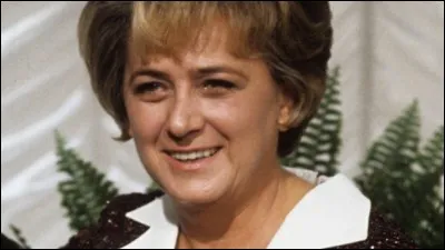 Actrice française, surtout connue pour ses rôles au théâtre, il s'agit de  Maillan.