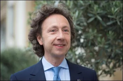 Spécialiste en histoire présentant de nombreuses émissions à la radio ou la télévision, voici  Bern.