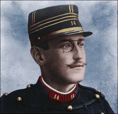 Dans l'affaire Dreyfus, à qui le capitaine Alfred Dreyfus était-il accusé à tort d'avoir vendu des documents secrets français ?
