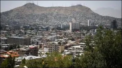 Grand Trunk Road (ou G.T. Rd) est une grande route transcontinentale très ancienne reliant l'Inde orientale à l'Afghanistan, à travers le nord de l'Inde et traversant le Pakistan. Elle commence à Howrah (sur les rives du Hooghly, en face de Calcutta) pour aboutir...