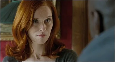 Comment s'appelle la secrétaire de Philippe ?