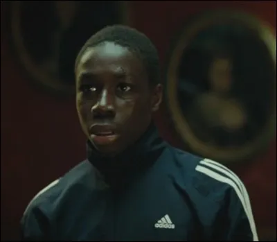 Que dit Adama, le petit frère de Driss, quand Driss lui demande où il va et qu'Adama fait son malin ?