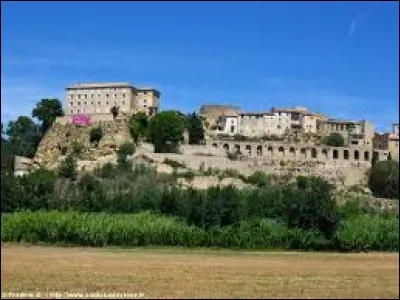 Nous partons maintenant en région P.A.C.A, à Lauris. Ville du parc régional du Luberon, elle se situe dans le département ...