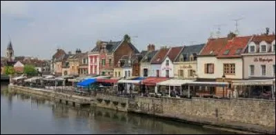 Amiens, Chartres et Bourges sont toutes les préfectures d'un département comprenant le chiffe 8.