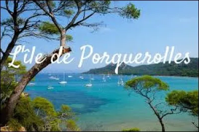 L'île de Porquerolles dépend du département du Var.