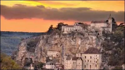 Le village perché de Rocamadour se trouve dans le Lot-et-Garonne.