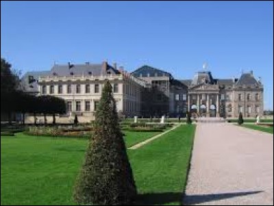 Commençons par un petit tour à Lunéville (Meurthe-et-Moselle), ville connue pour son château et où les habitants se nomment les ...