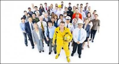 Pour quel travail Forrest Gump est-il embauché lorsqu'il revient dans la ville de son enfance, Greenbow, en Alabama ?